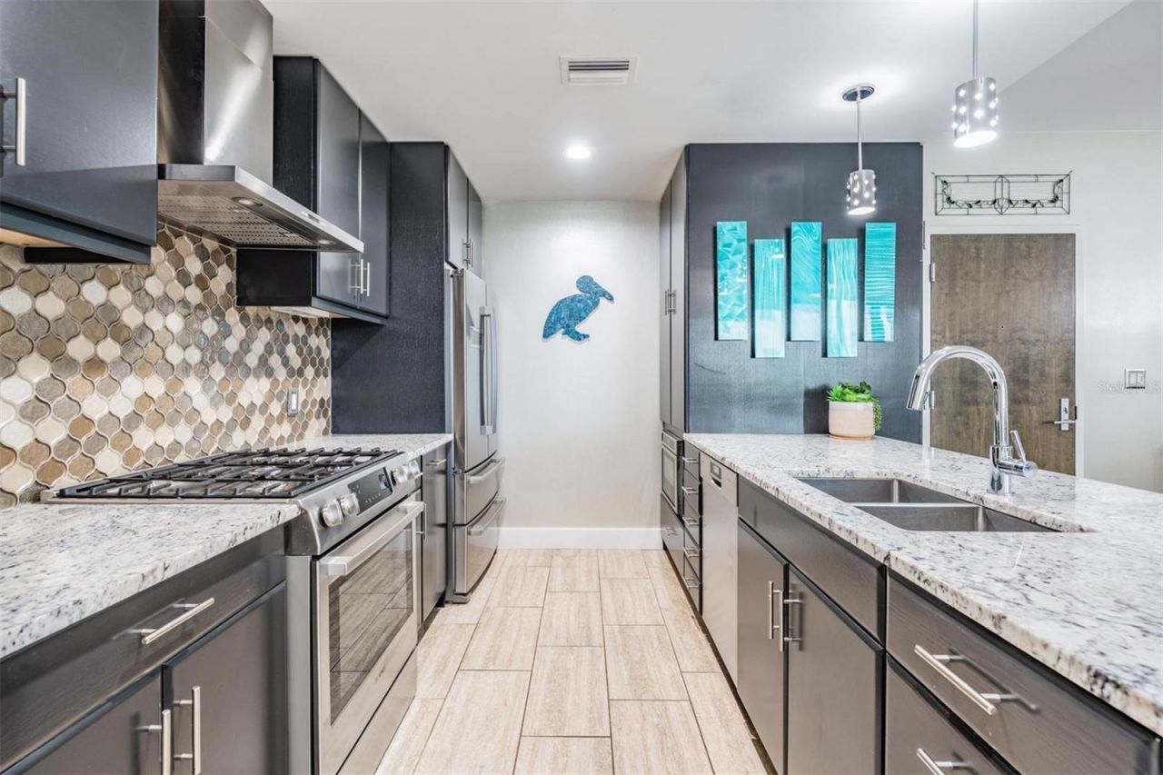 199 Dali Boulevard, Unit 403, Saint Petersburg, FL 33701 Photo