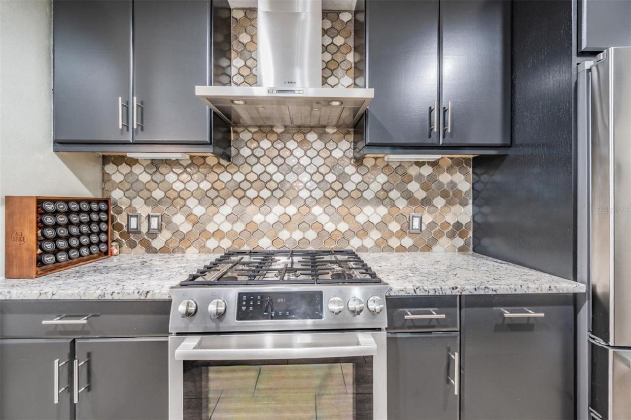 199 Dali Boulevard, Unit 403, Saint Petersburg, FL 33701 Photo