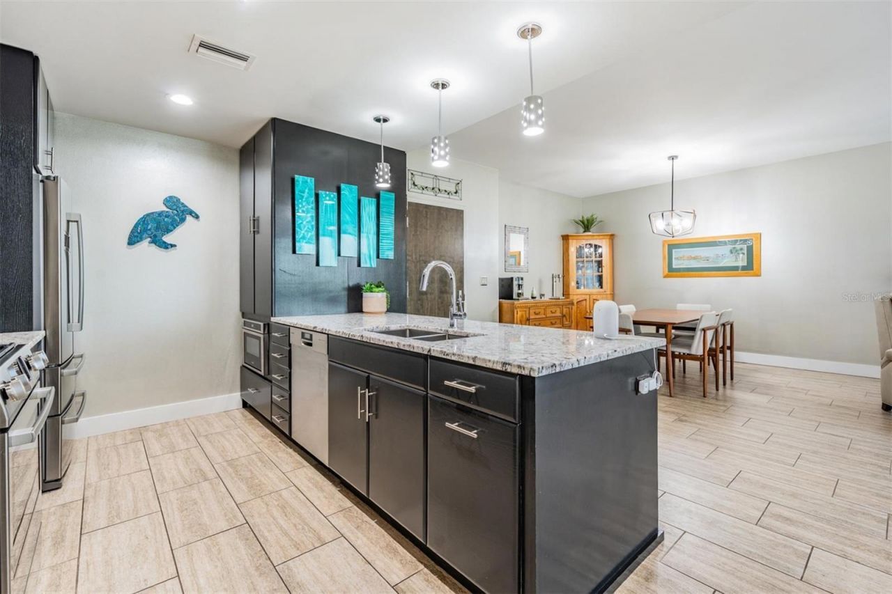 199 Dali Boulevard, Unit 403, Saint Petersburg, FL 33701 Photo