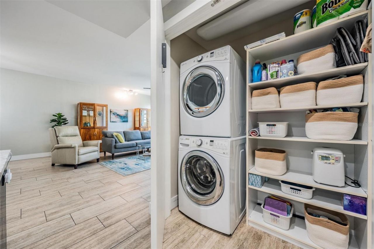 199 Dali Boulevard, Unit 403, Saint Petersburg, FL 33701 Photo