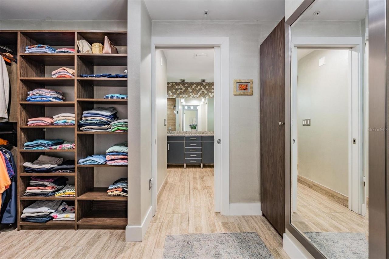 199 Dali Boulevard, Unit 403, Saint Petersburg, FL 33701 Photo