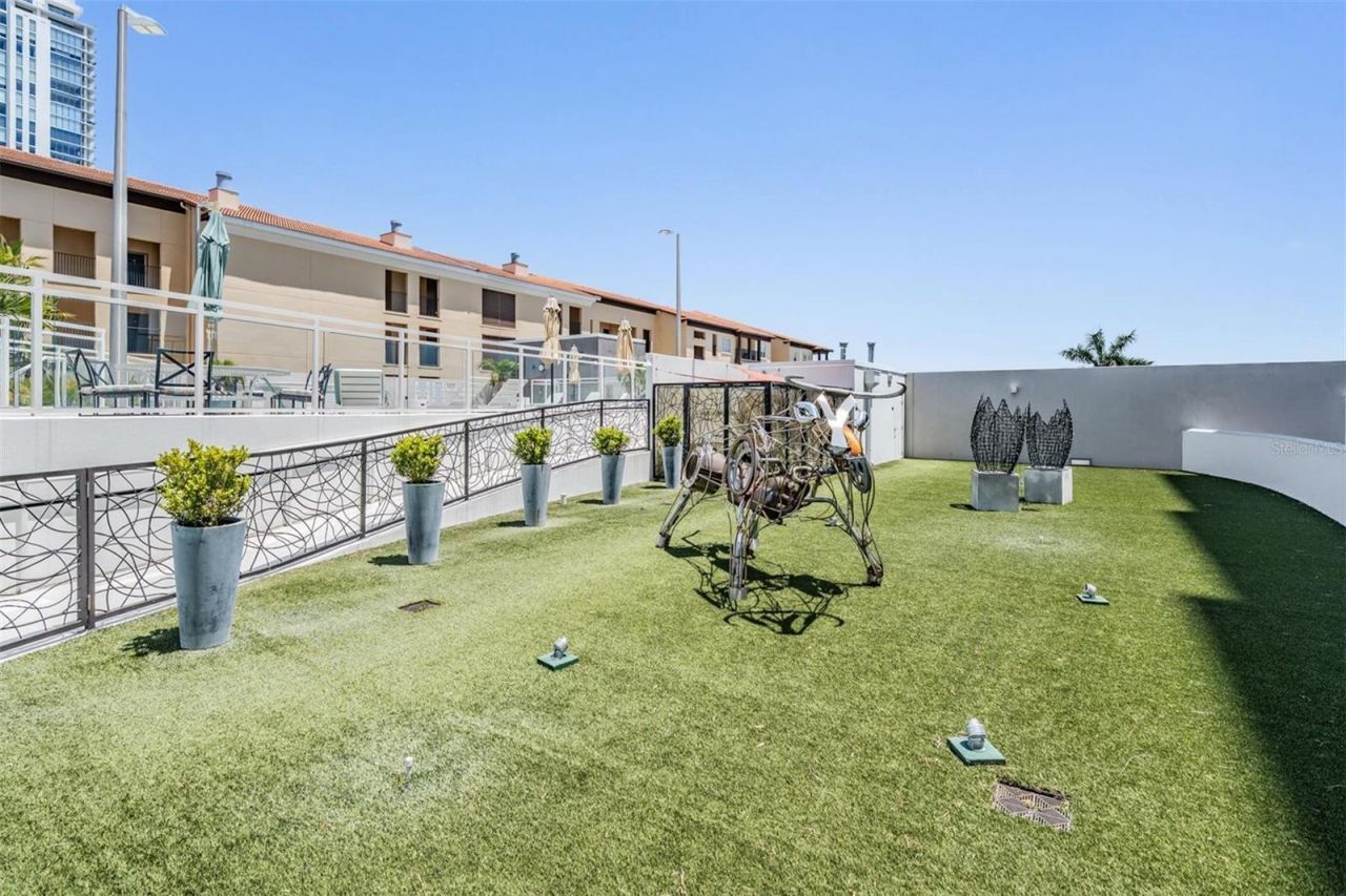 199 Dali Boulevard, Unit 403, Saint Petersburg, FL 33701 Photo