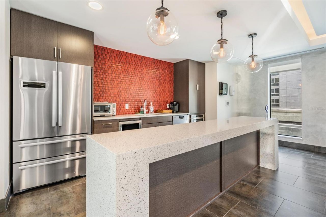 199 Dali Boulevard, Unit 403, Saint Petersburg, FL 33701 Photo