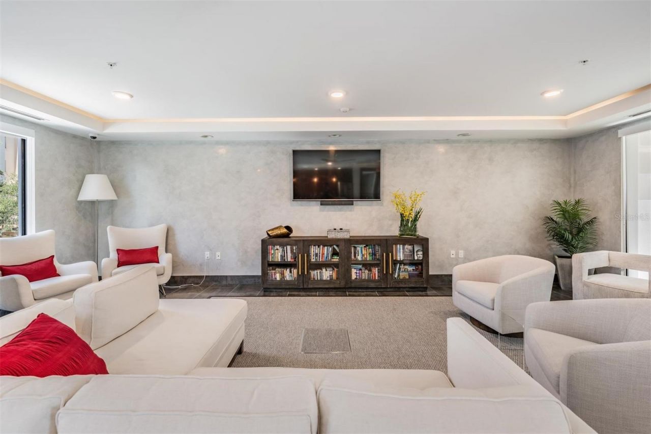 199 Dali Boulevard, Unit 403, Saint Petersburg, FL 33701 Photo