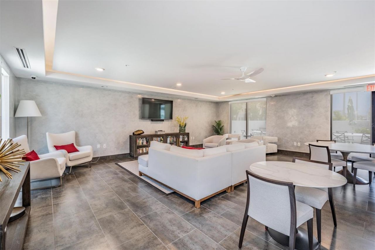 199 Dali Boulevard, Unit 403, Saint Petersburg, FL 33701 Photo