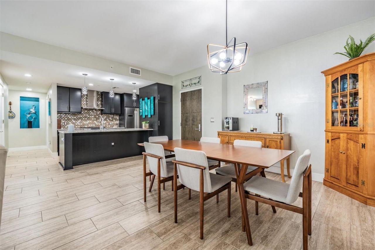 199 Dali Boulevard, Unit 403, Saint Petersburg, FL 33701 Photo