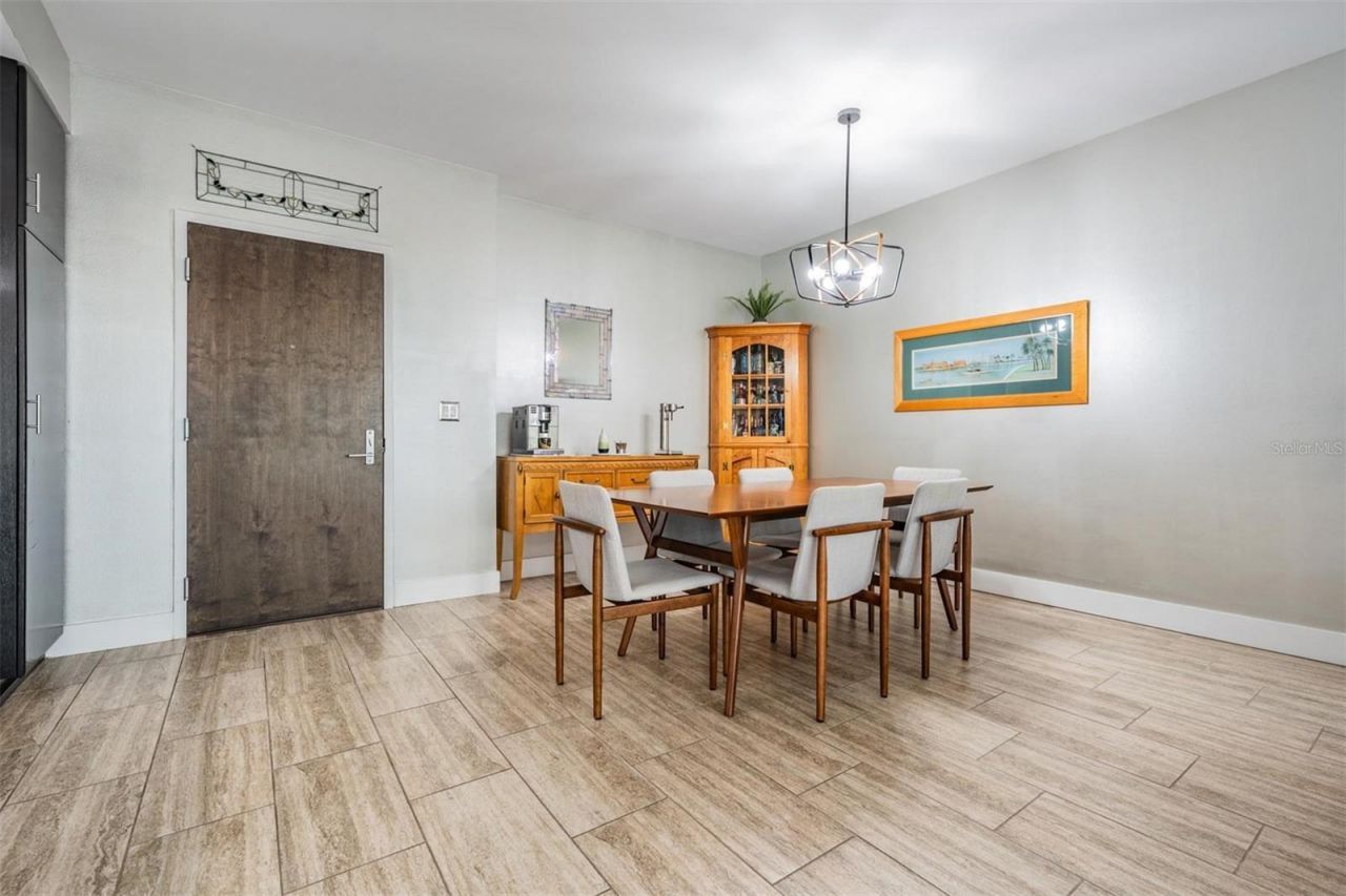 199 Dali Boulevard, Unit 403, Saint Petersburg, FL 33701 Photo