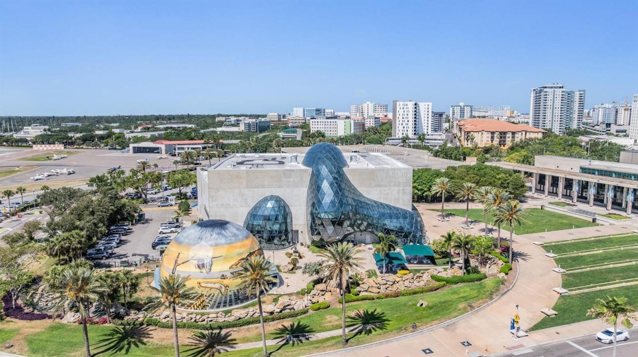 199 Dali Boulevard, Unit 403, Saint Petersburg, FL 33701 Photo