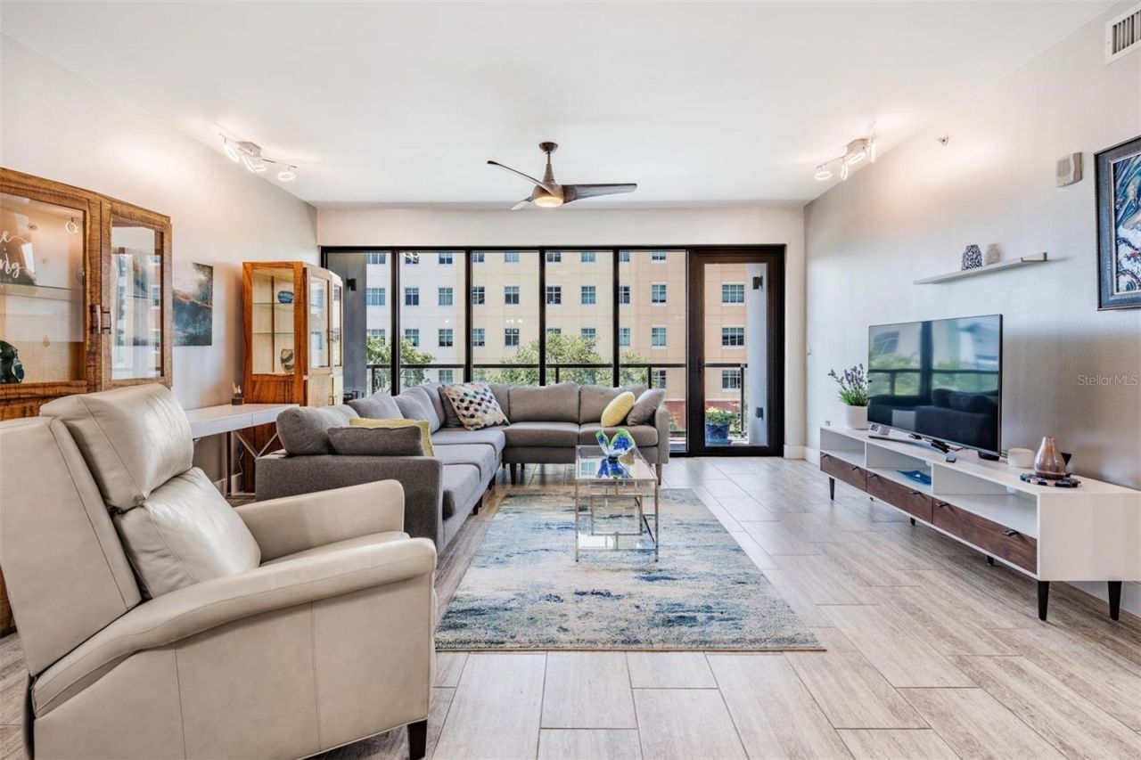 199 Dali Boulevard, Unit 403, Saint Petersburg, FL 33701 Photo