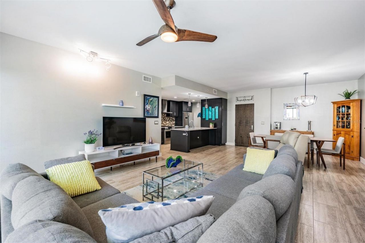 199 Dali Boulevard, Unit 403, Saint Petersburg, FL 33701 Photo