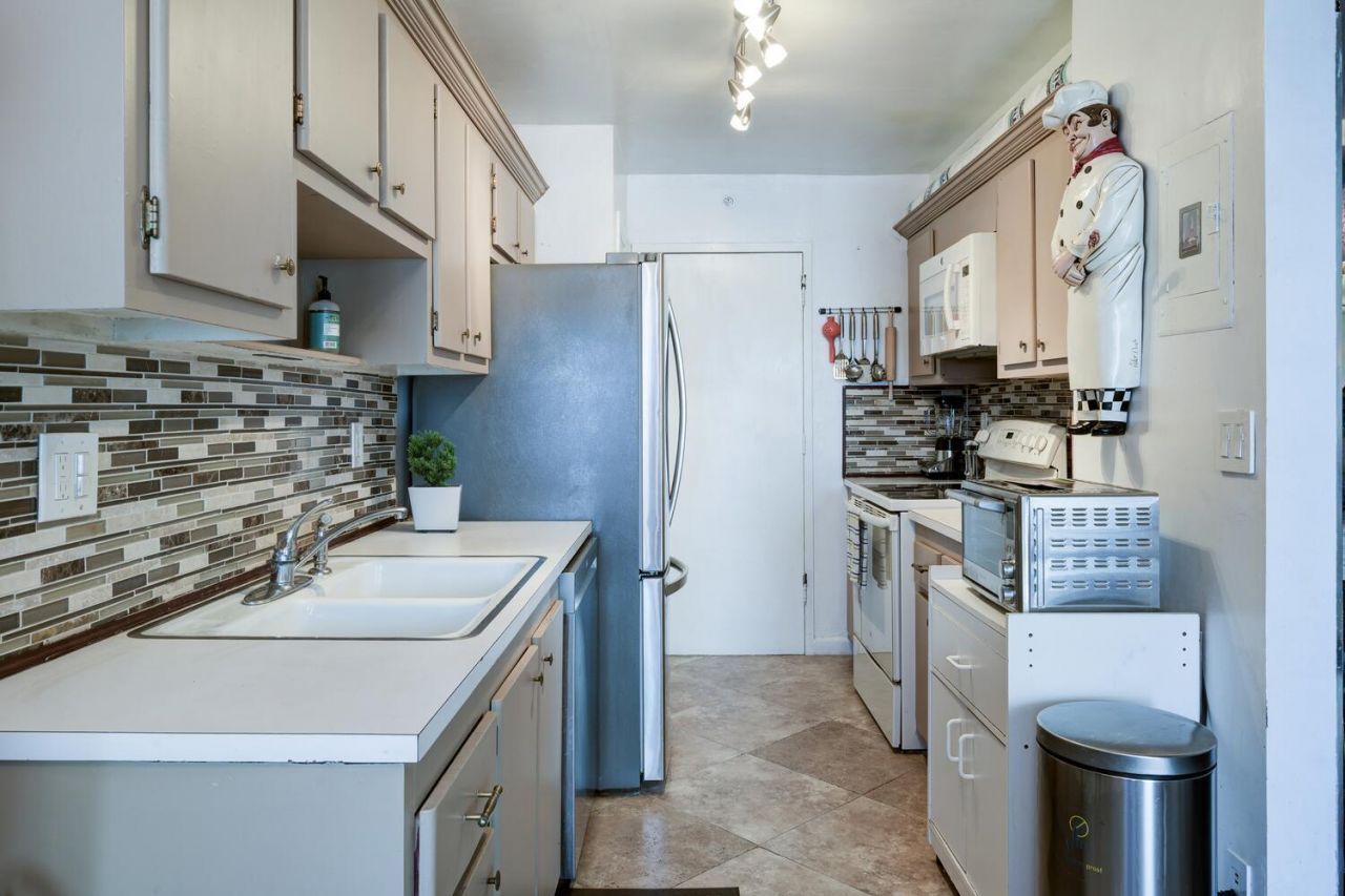 3800 Washington Road, Unit 1002, West Palm Beach, FL 33405 Photo