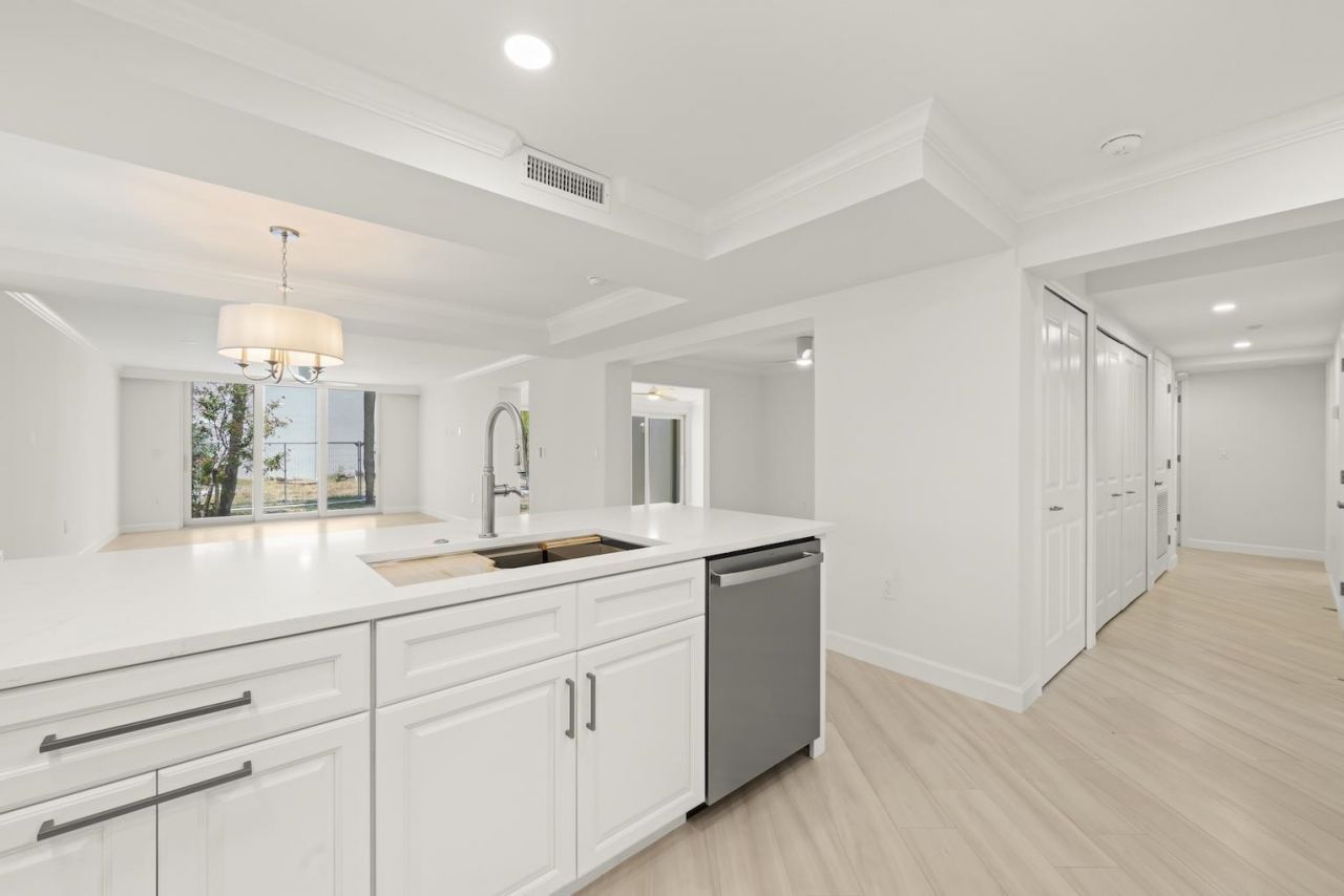 200 Periwinkle Way, Unit 111, Sanibel, FL 33957 Photo