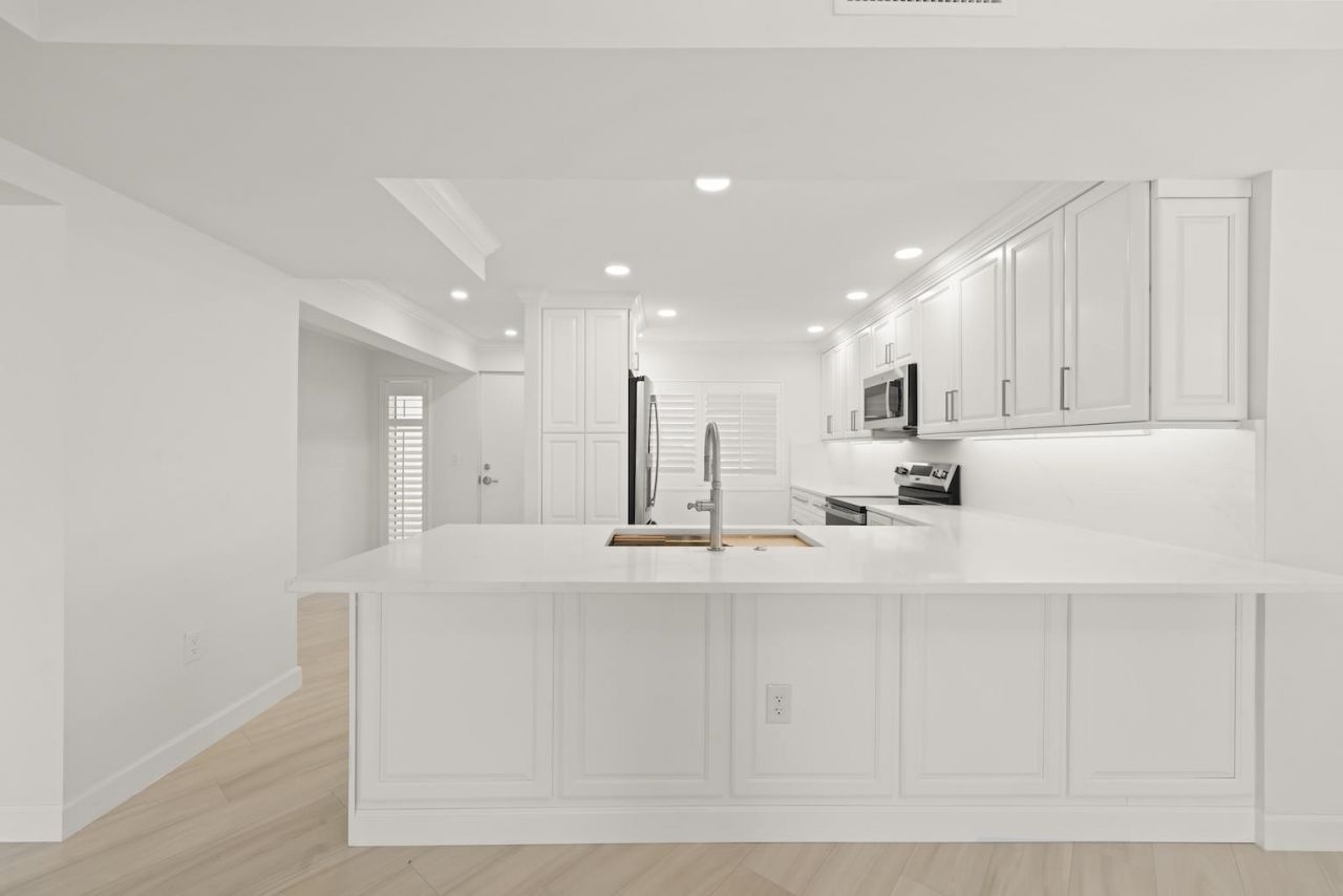 200 Periwinkle Way, Unit 111, Sanibel, FL 33957 Photo