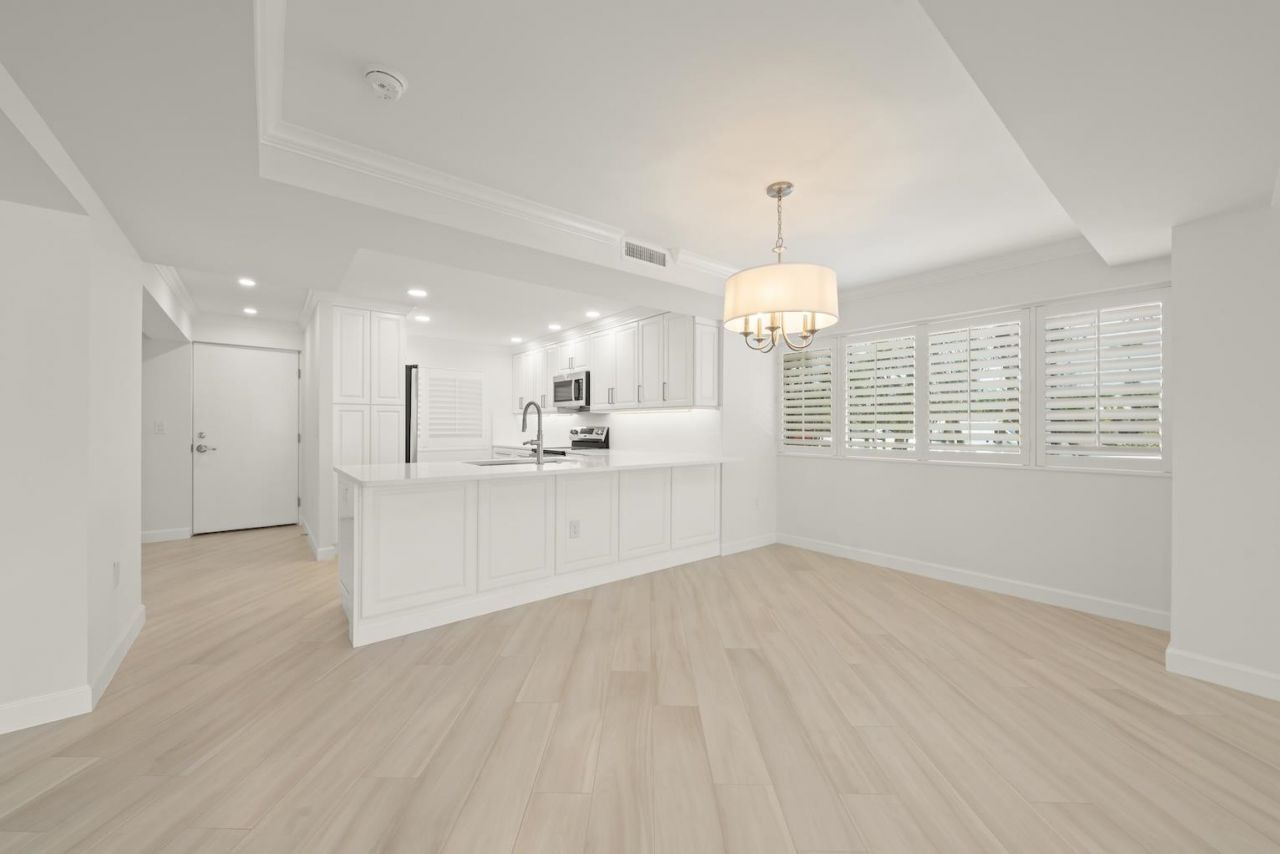 200 Periwinkle Way, Unit 111, Sanibel, FL 33957 Photo