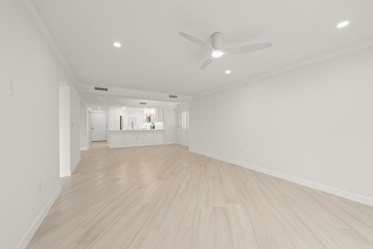 200 Periwinkle Way, Unit 111, Sanibel, FL 33957 Photo