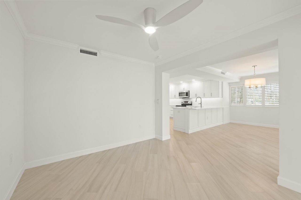 200 Periwinkle Way, Unit 111, Sanibel, FL 33957 Photo