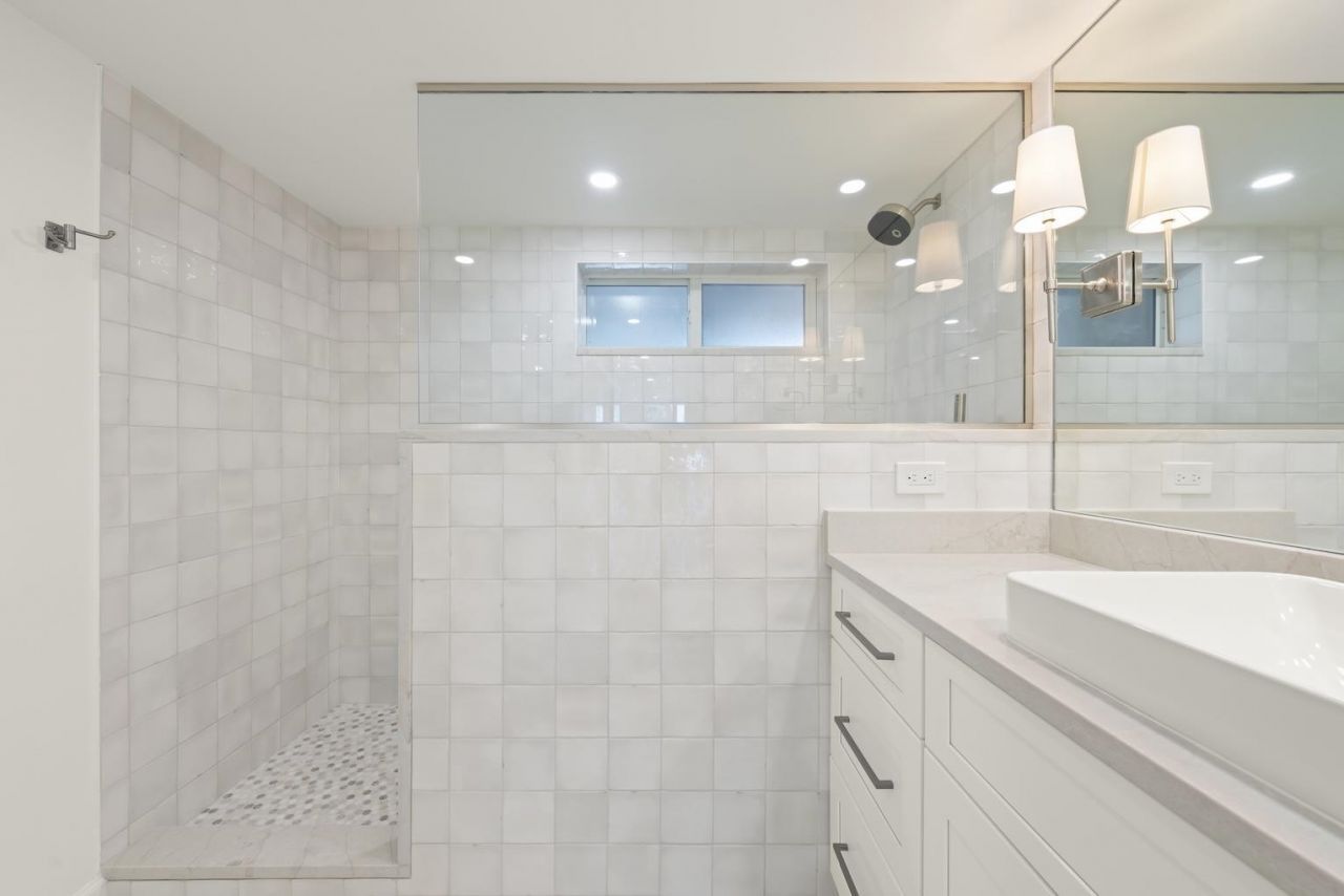 200 Periwinkle Way, Unit 111, Sanibel, FL 33957 Photo