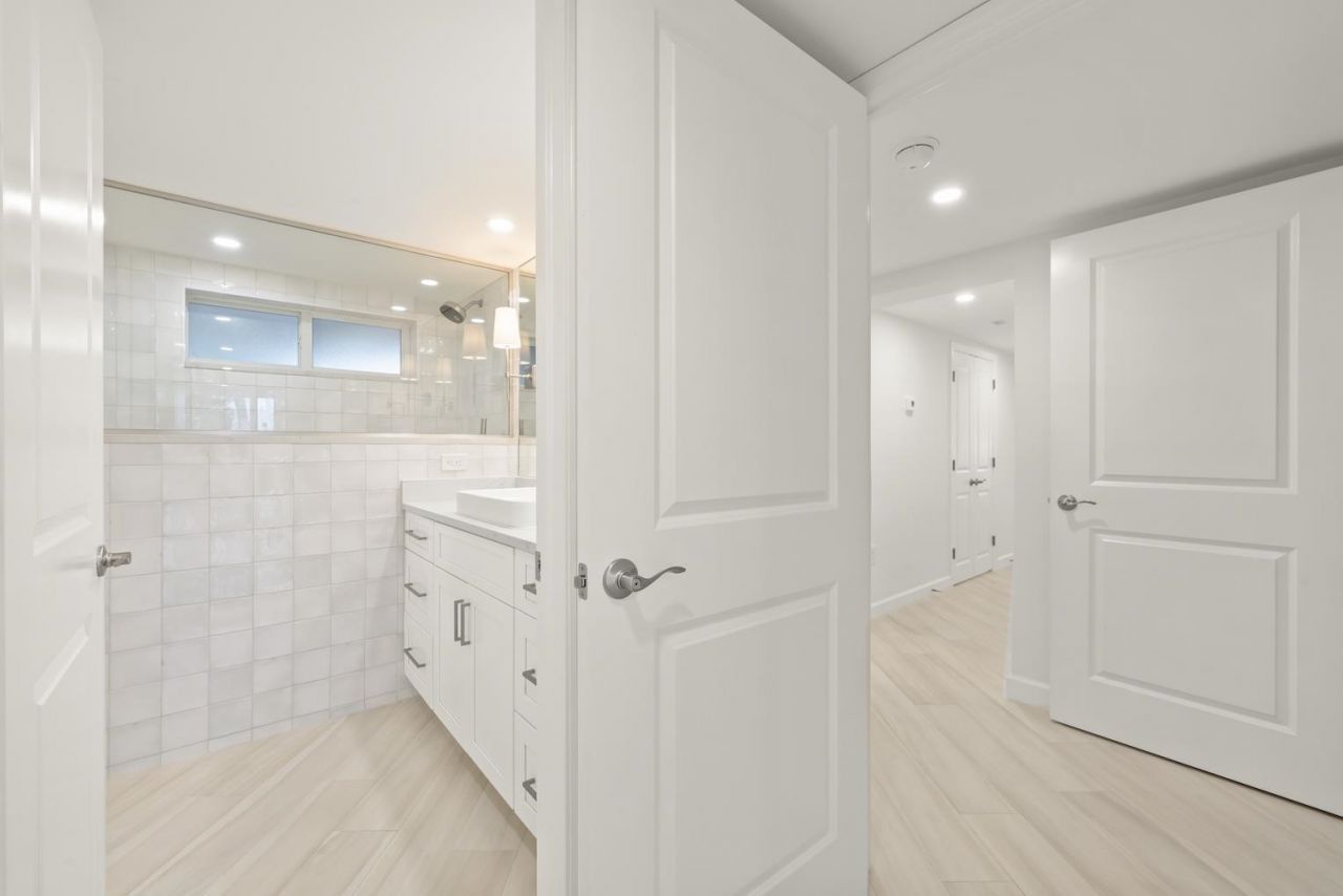 200 Periwinkle Way, Unit 111, Sanibel, FL 33957 Photo