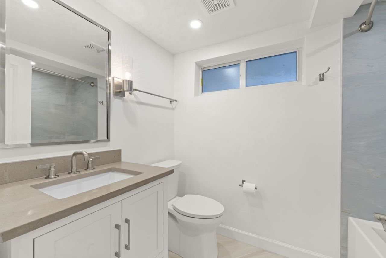 200 Periwinkle Way, Unit 111, Sanibel, FL 33957 Photo