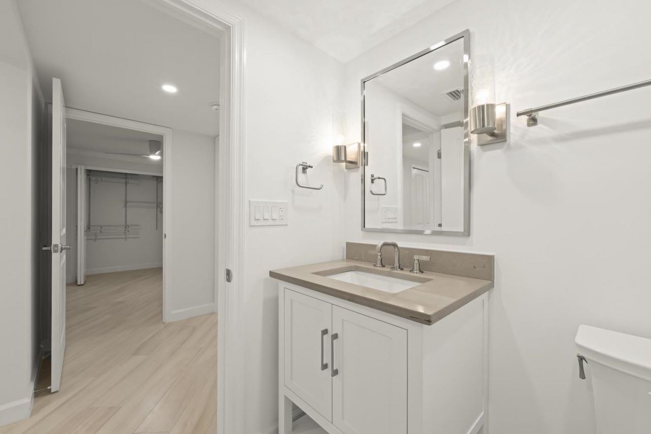 200 Periwinkle Way, Unit 111, Sanibel, FL 33957 Photo