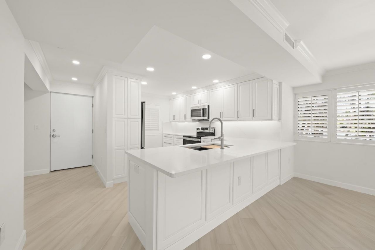 200 Periwinkle Way, Unit 111, Sanibel, FL 33957 Photo