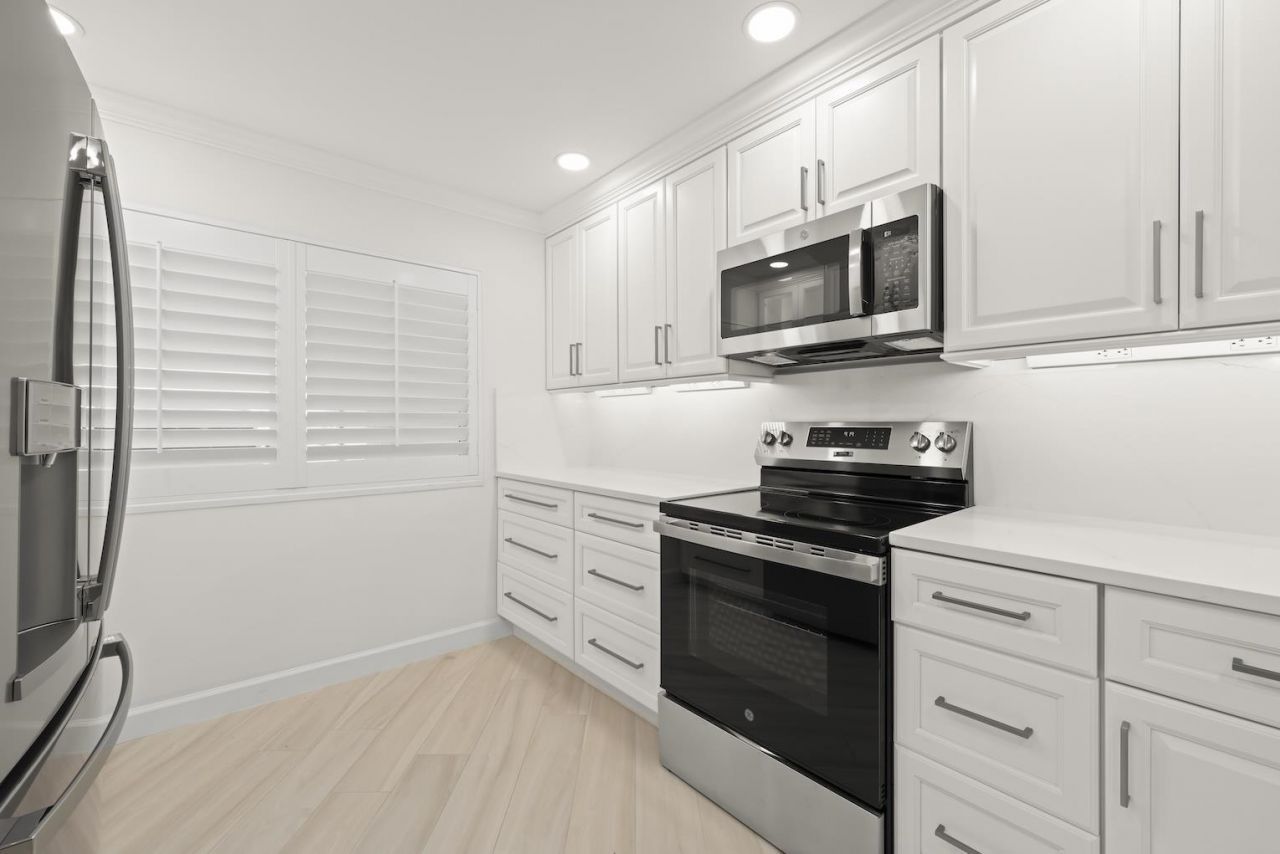 200 Periwinkle Way, Unit 111, Sanibel, FL 33957 Photo