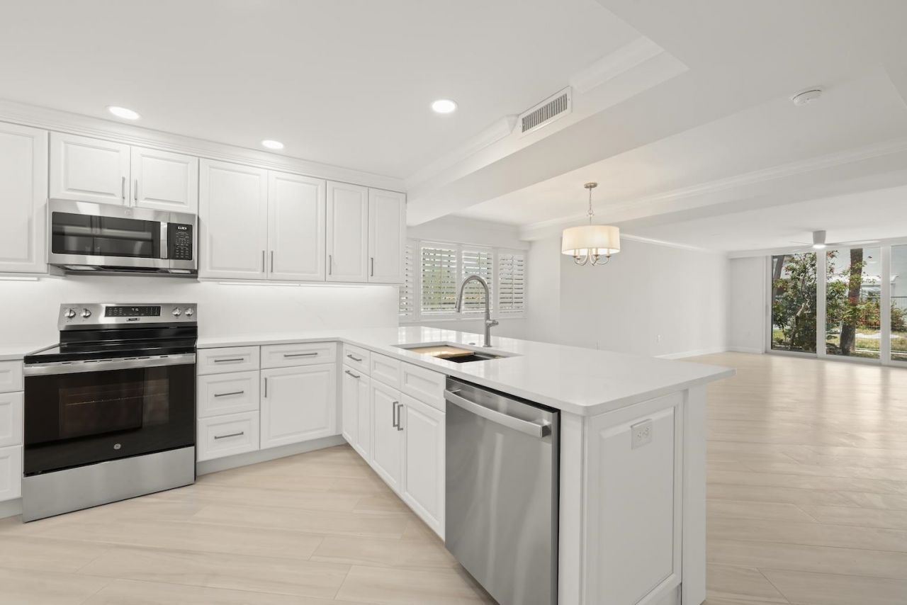 200 Periwinkle Way, Unit 111, Sanibel, FL 33957 Photo