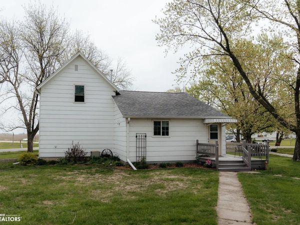 645 Oak Street, Kamrar, IA 50132