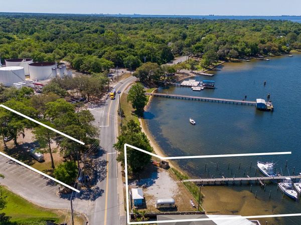834 Bayshore Drive, Niceville, FL 32578