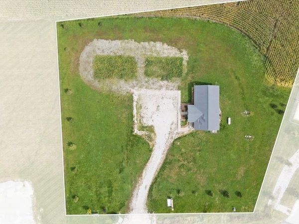 5358 Hutton Drive, Urbana, IA 52345