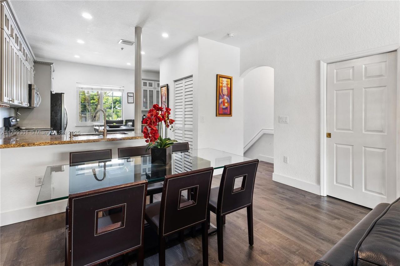 5640 NW 115th Ct, Unit 204, Doral, FL 33178 Photo