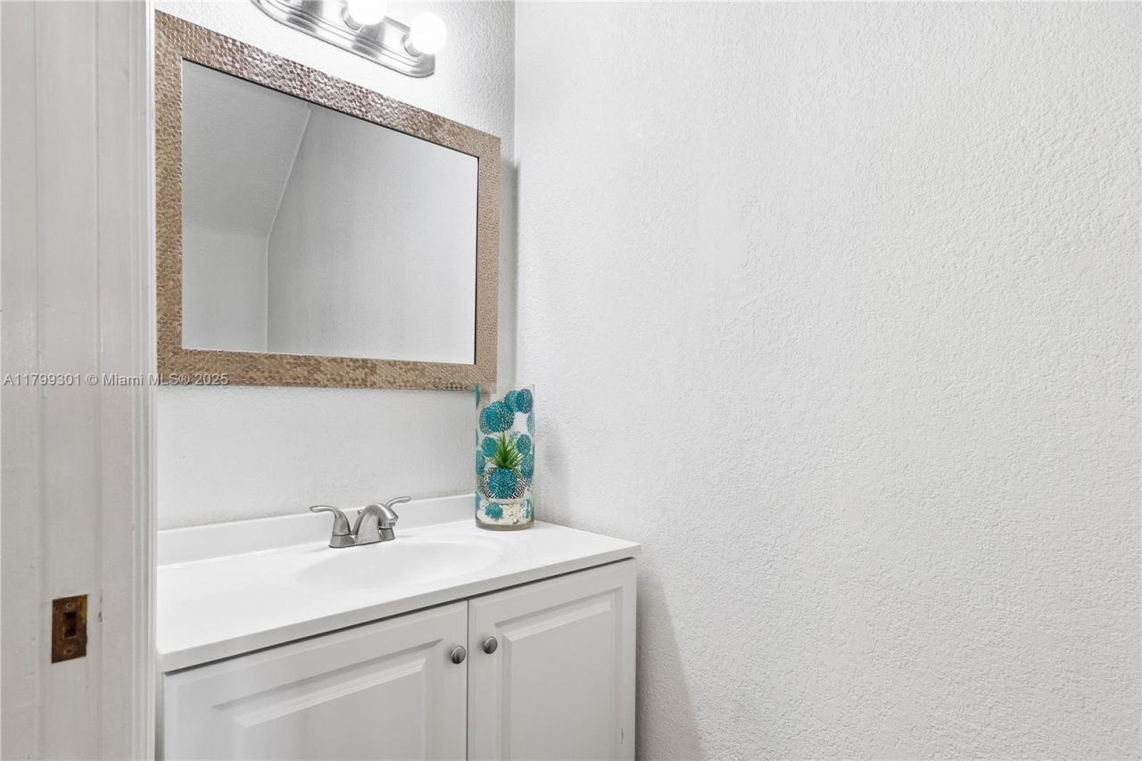 5640 NW 115th Ct, Unit 204, Doral, FL 33178 Photo