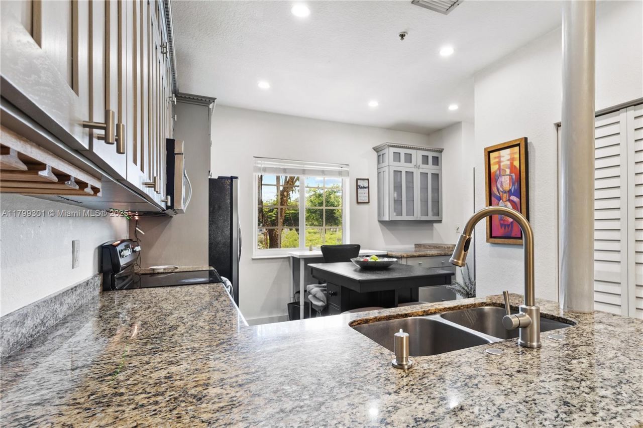 5640 NW 115th Ct, Unit 204, Doral, FL 33178 Photo