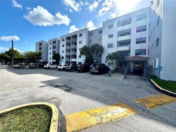 8145 NW 7th St, Unit 211, Miami, FL 33126