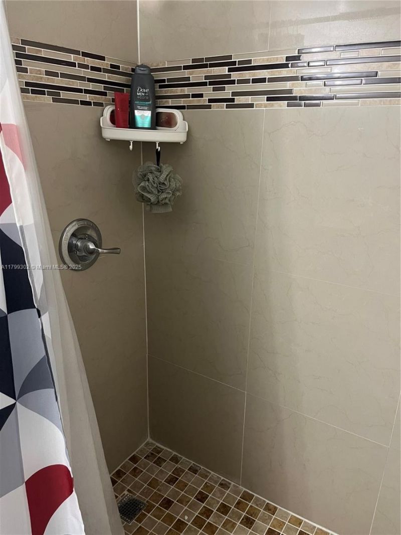 8145 NW 7th St, Unit 211, Miami, FL 33126 Photo