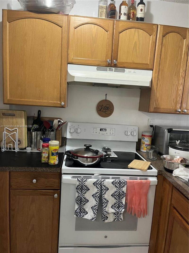 8145 NW 7th St, Unit 211, Miami, FL 33126 Photo