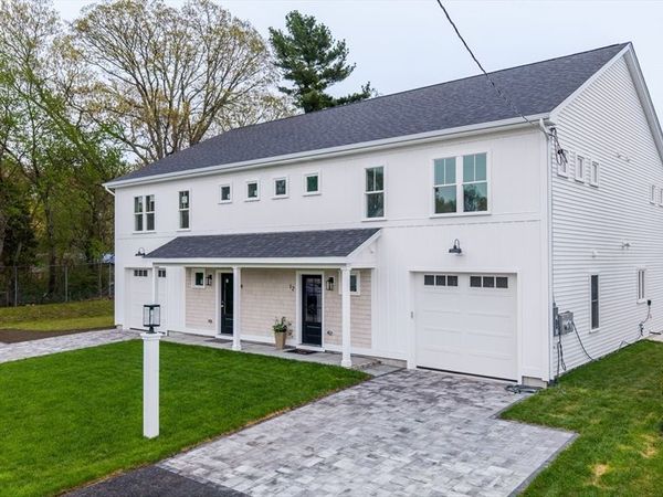 14 Hayes St, Unit 1, Acushnet, MA 02743