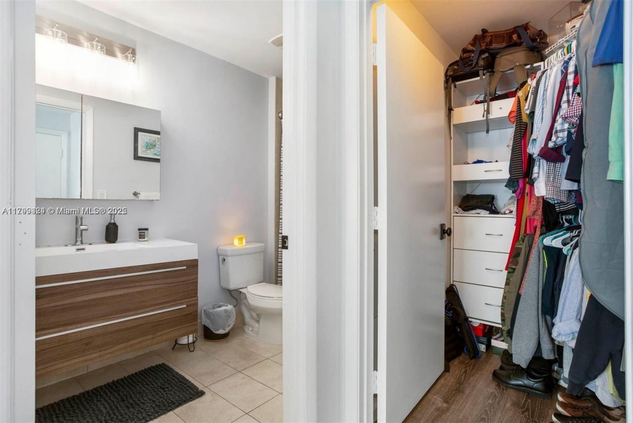 1900 N Bayshore Dr, Unit 2307, Miami, FL 33132 Photo