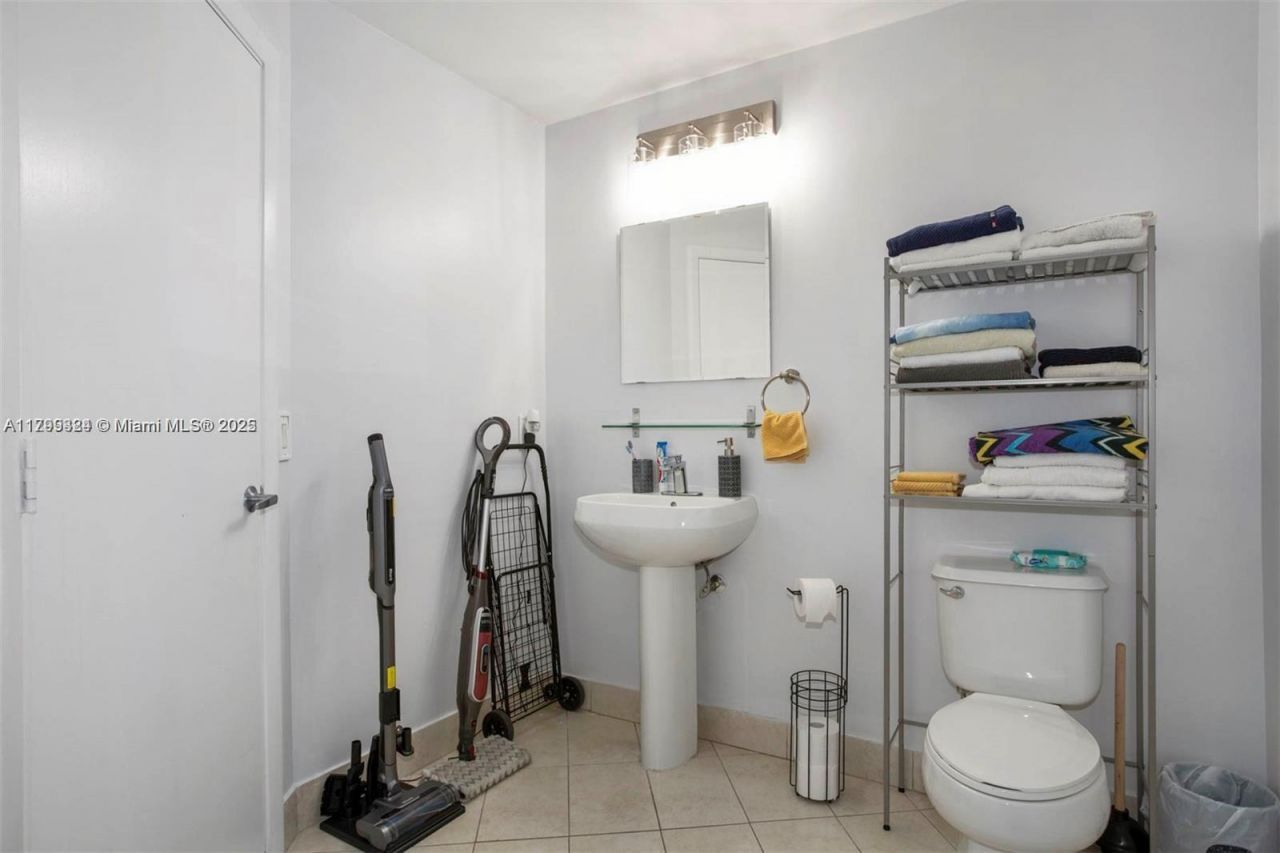 1900 N Bayshore Dr, Unit 2307, Miami, FL 33132 Photo