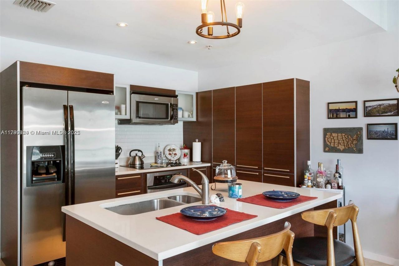 1900 N Bayshore Dr, Unit 2307, Miami, FL 33132 Photo