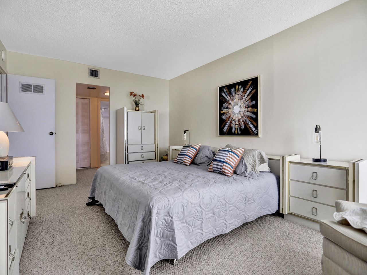 100 Bayview Drive, Unit 1125, Sunny Isles Beach, FL 33160 Photo