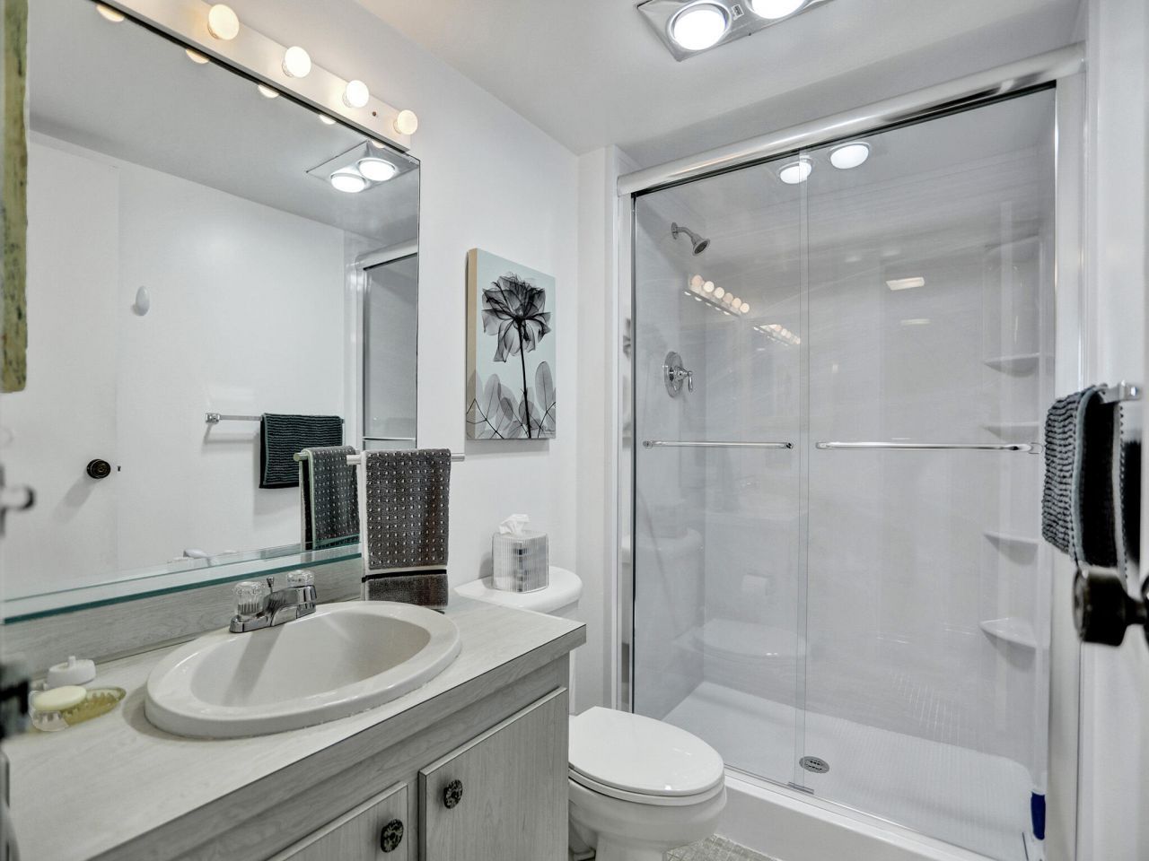 100 Bayview Drive, Unit 1125, Sunny Isles Beach, FL 33160 Photo