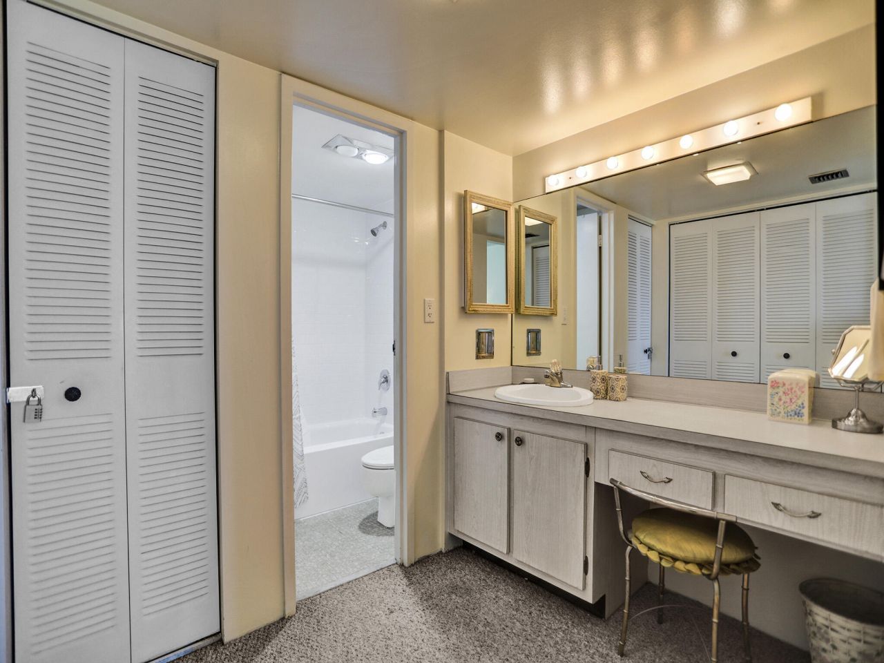 100 Bayview Drive, Unit 1125, Sunny Isles Beach, FL 33160 Photo