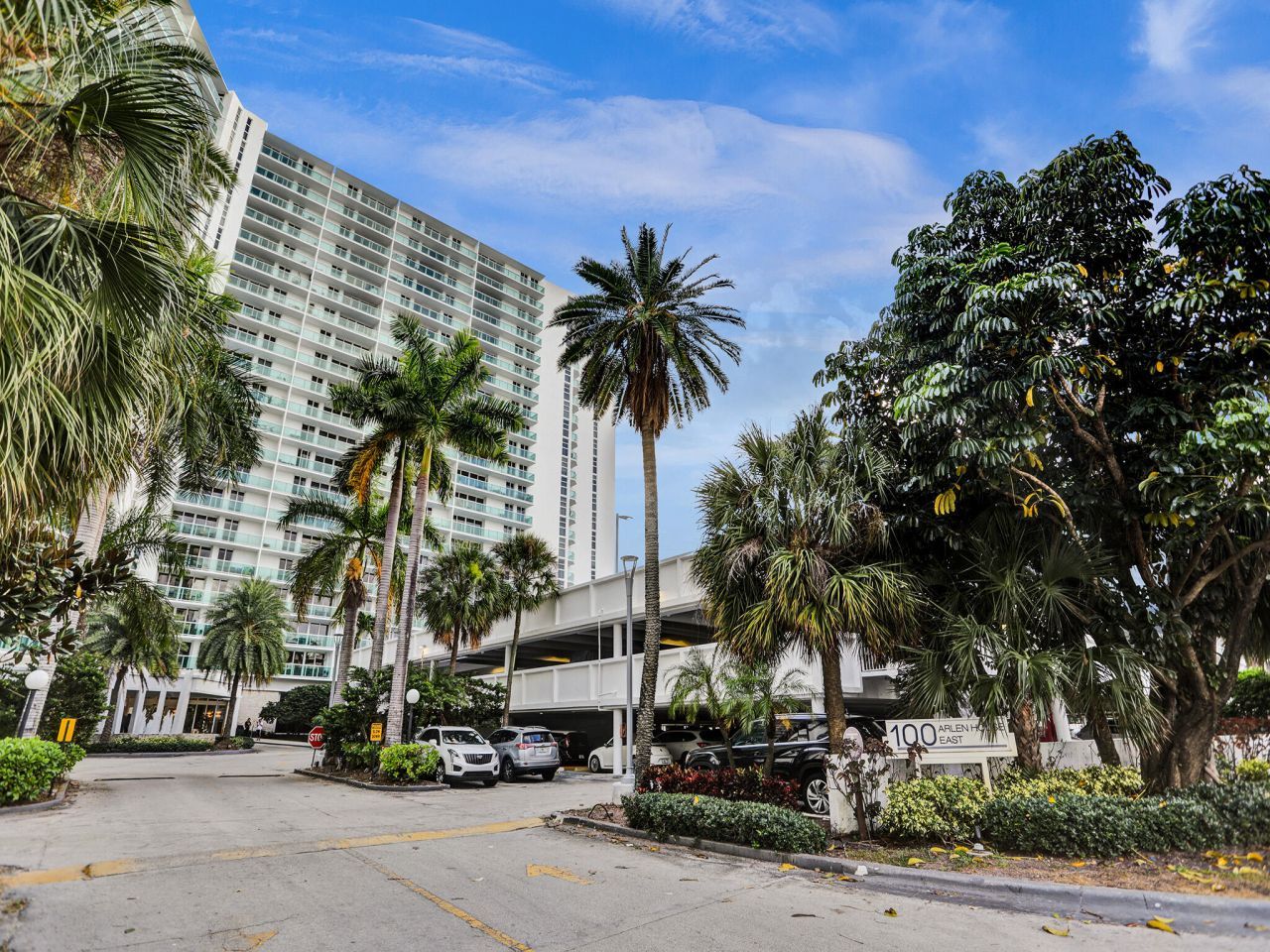 100 Bayview Drive, Unit 1125, Sunny Isles Beach, FL 33160 Photo
