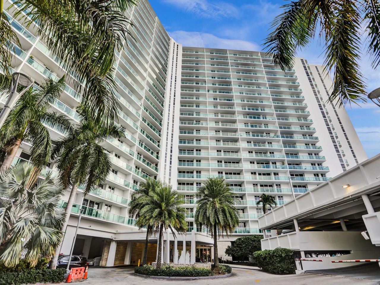 100 Bayview Drive, Unit 1125, Sunny Isles Beach, FL 33160 Photo