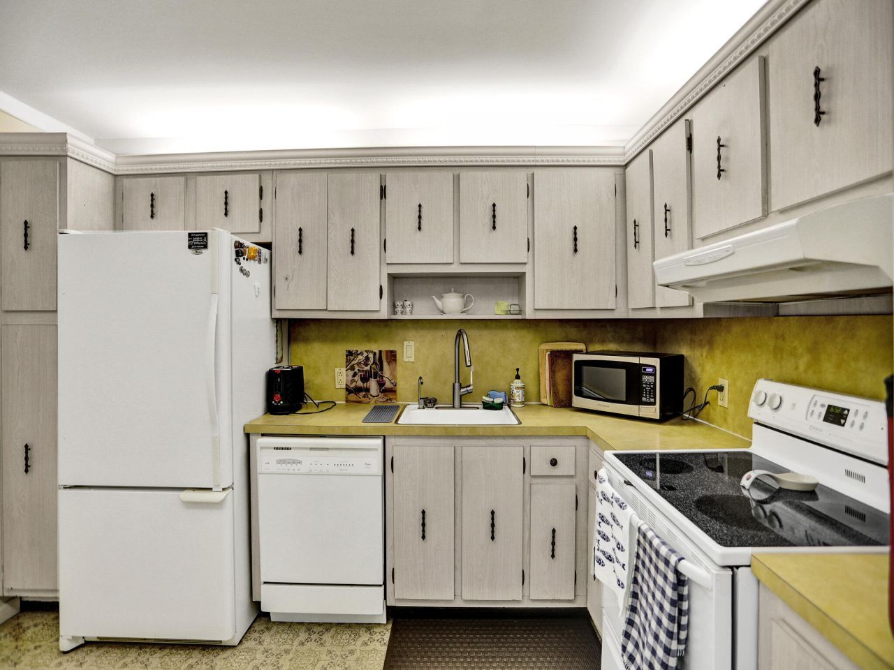100 Bayview Drive, Unit 1125, Sunny Isles Beach, FL 33160 Photo