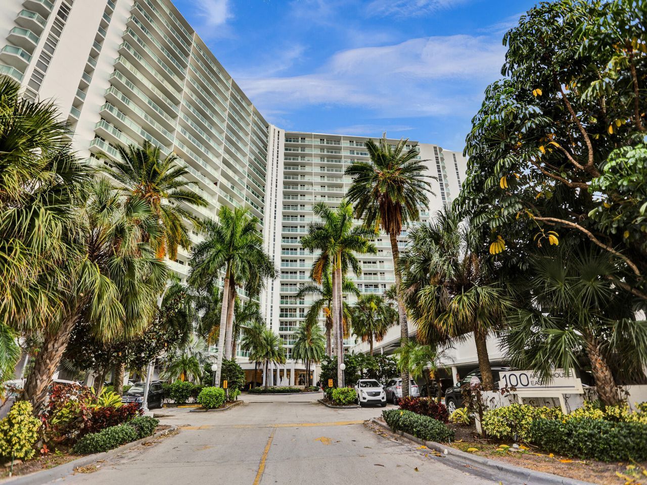 100 Bayview Drive, Unit 1125, Sunny Isles Beach, FL 33160 Photo