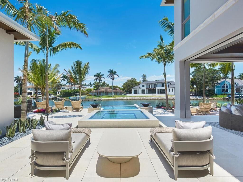 3233 Gin Ln, Naples, FL 34102 Photo