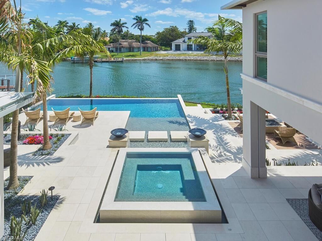 3233 Gin Ln, Naples, FL 34102 Photo