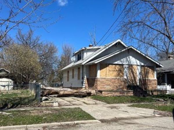 133 E OAKLEY Street, Flint, Mi 48503